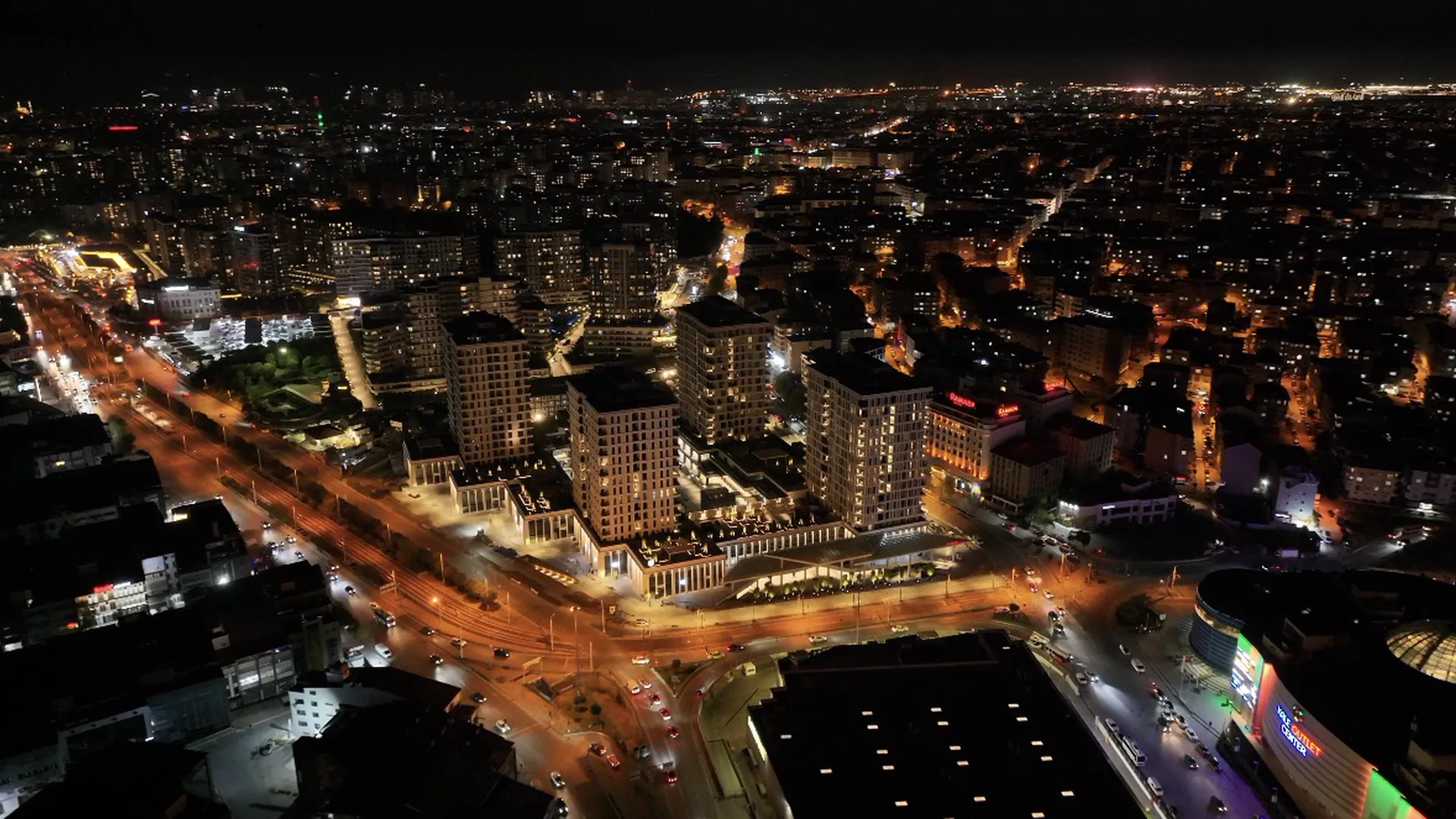 Benesta projesinin şehir içerisindeki gece görünümü
